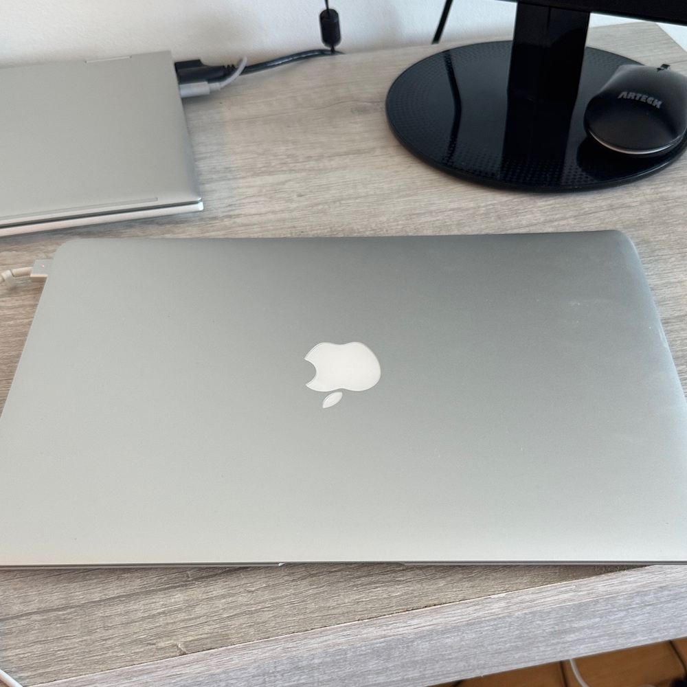 Apple MacBook in Sleek Silver Finish 13 inch